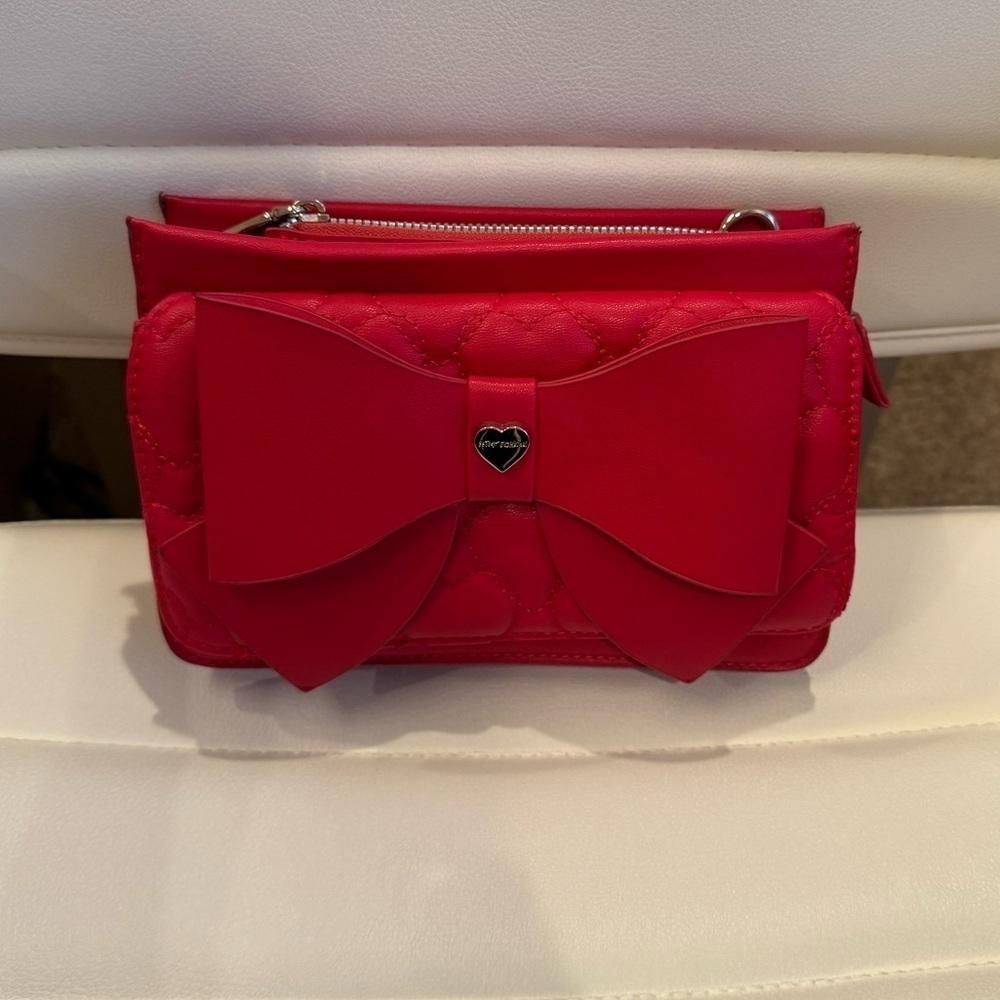 Betsey Johnson adorable red clutch/crossbody bag - Picture 2 of 11